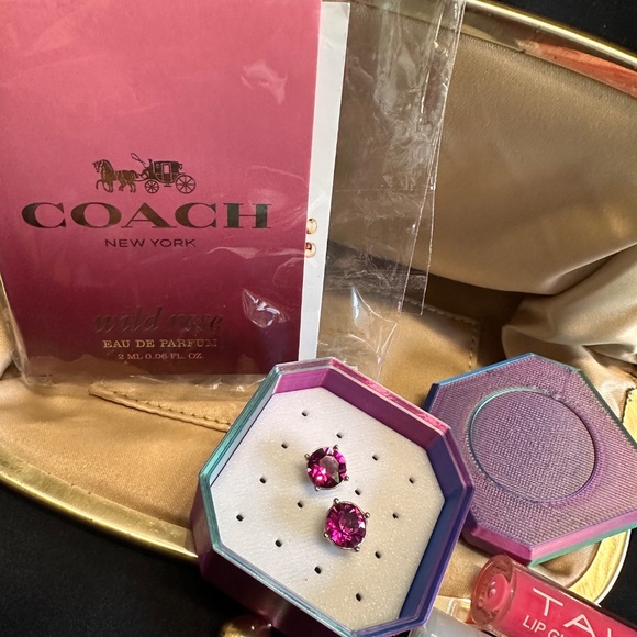 Coach legacy Multicolor Striped kiss lock Wristlet GUC with multiple items insid - Picture 14 of 14